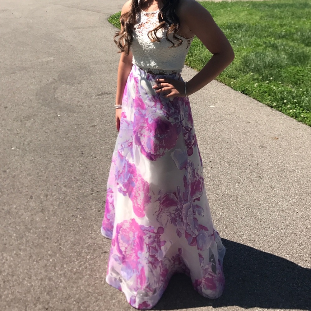 A beautiful prom dress!!